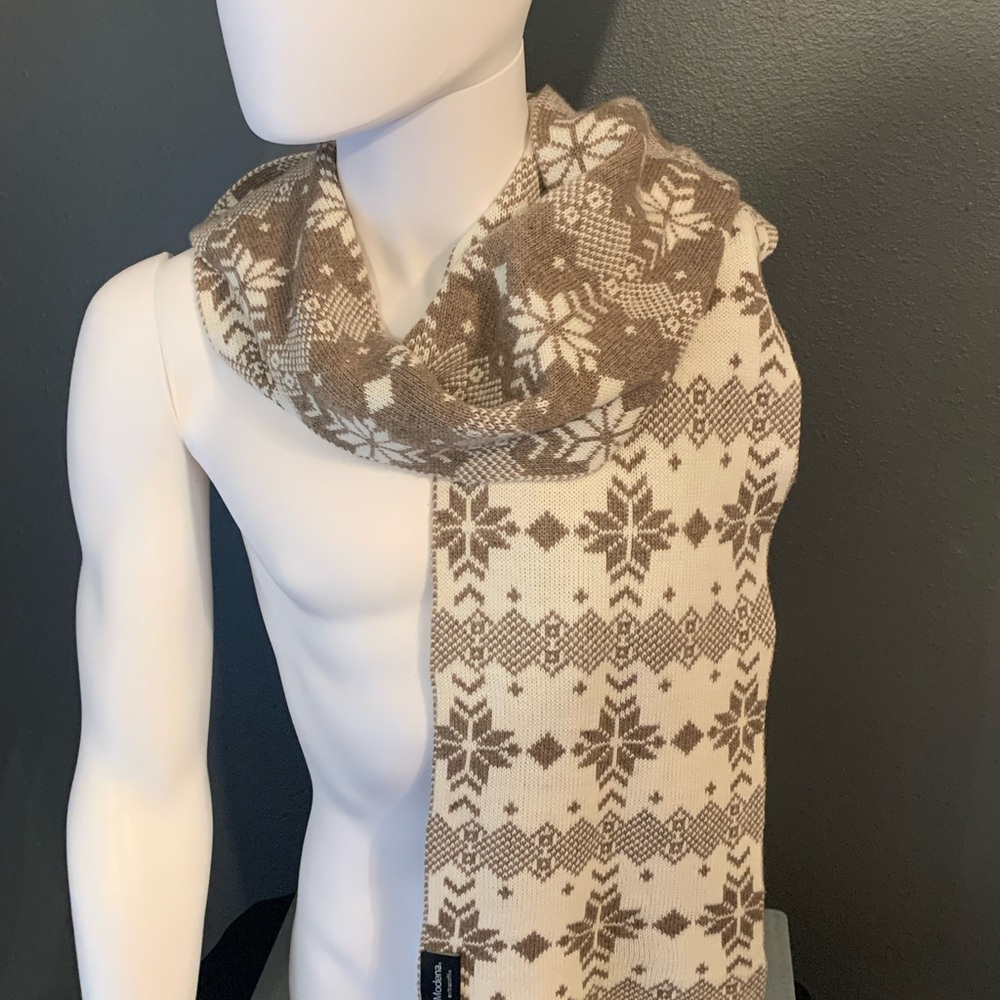 Modena Snowflake Knit Scarf